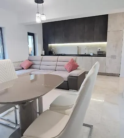 Oscar Apartament * 康斯坦察
